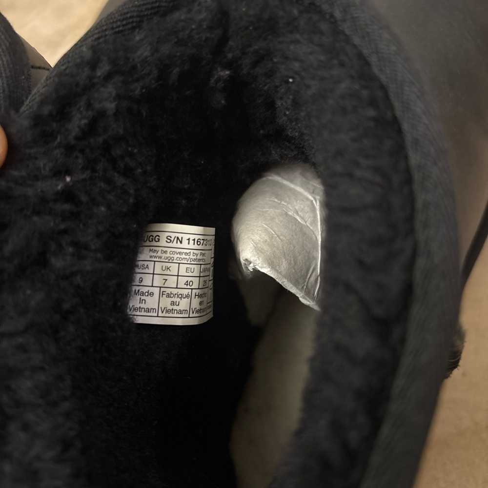 UGG CLASSIC MINI PEARLIZED LEATHER BLACK SHEEPSKIN WOMEN'S BOOTS SIZE US 9 - Picture 10 of 15